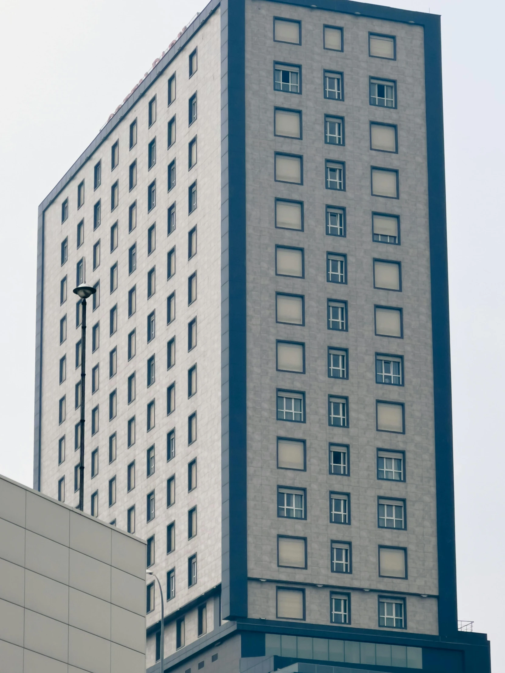 a tall building that has windows on it