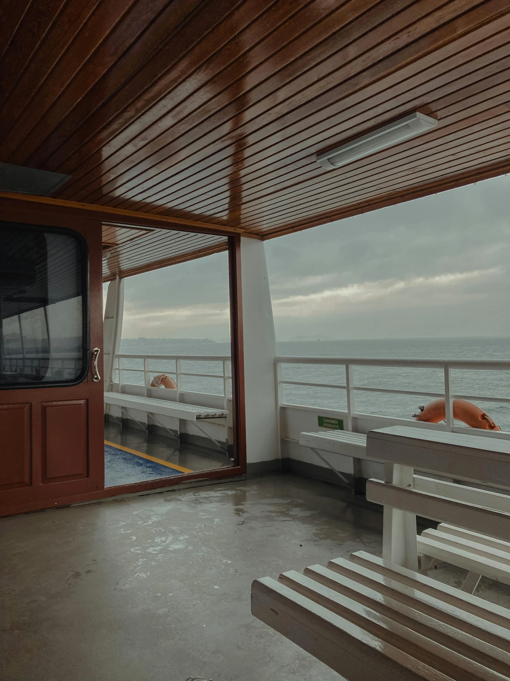 a couple of benches on the top deck of a boat