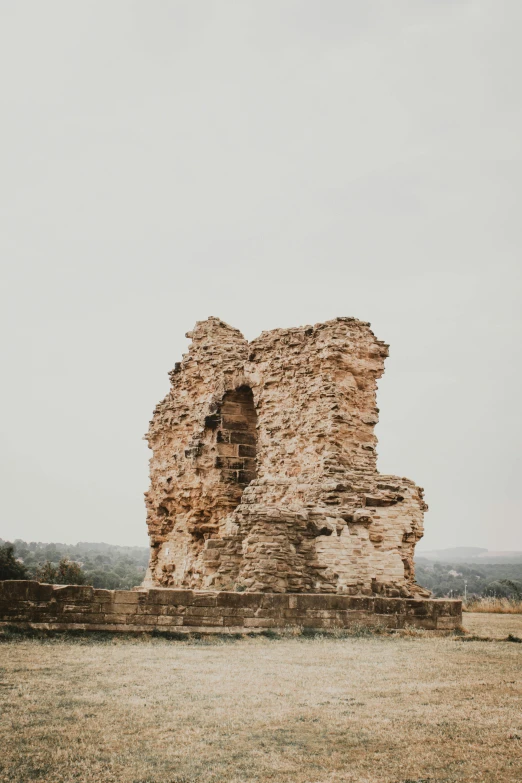 an old ruins building sitting in a field