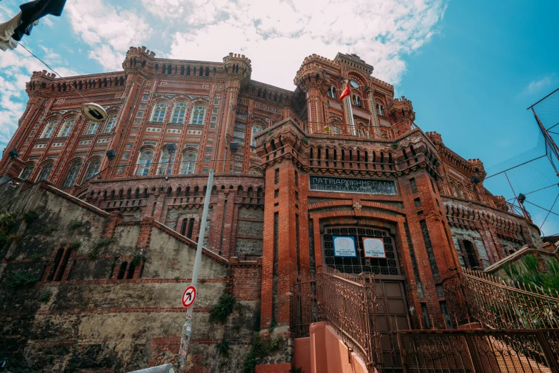 the old building has many windows on it