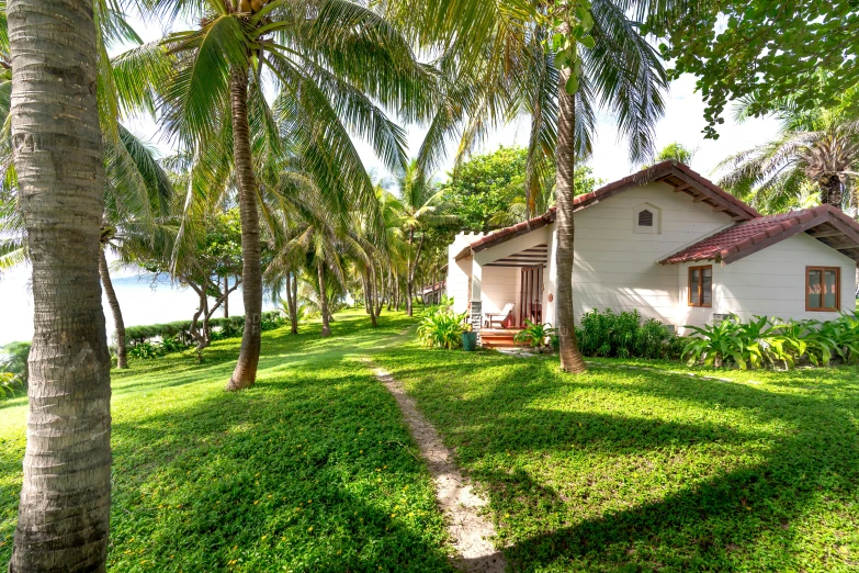 a small white house sitting in the grass