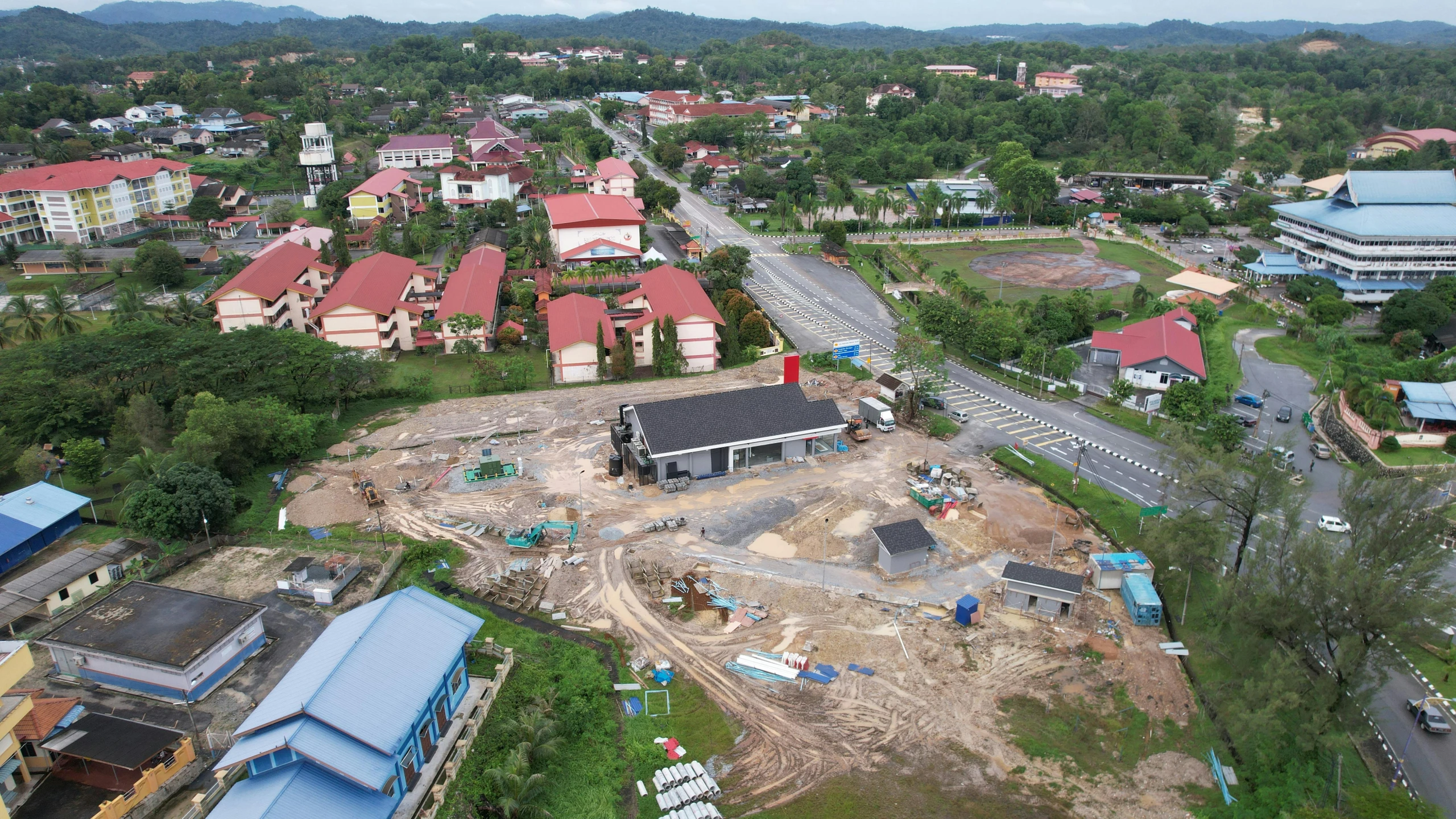 a construction site is in the midst of being built