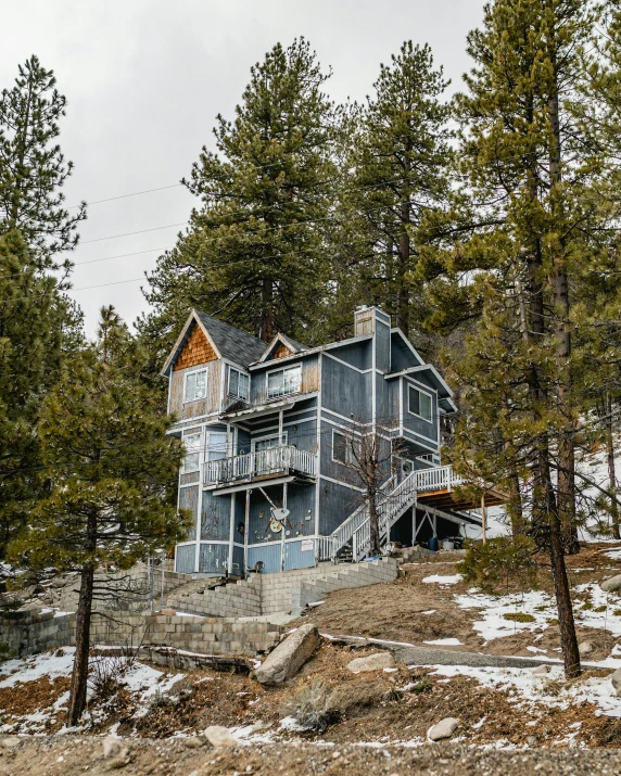 this is a po of the cabin on the snowy mountains