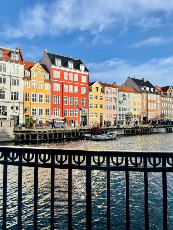 a view of the water and buildings in old fashioned buildings