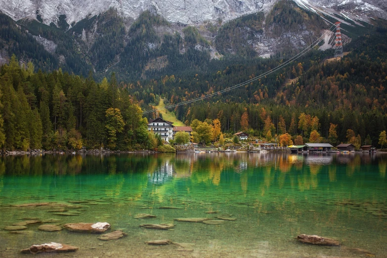 a picture of a house in the mountains