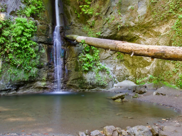 this is an image of a very nice waterfall