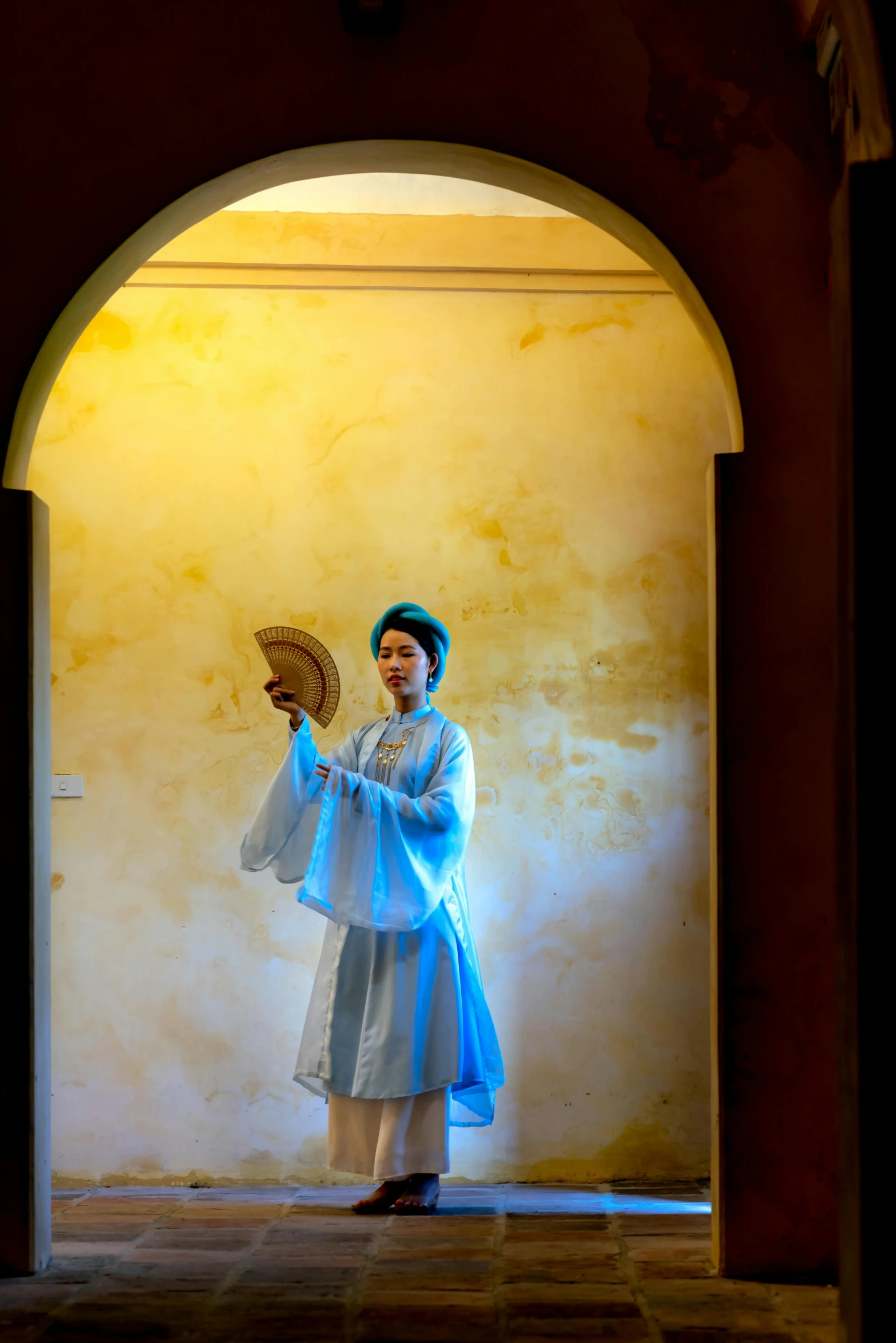 a woman in blue and white outfit holding a erfly