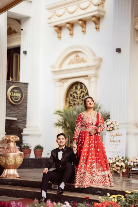 the couple is posing for a wedding po outside