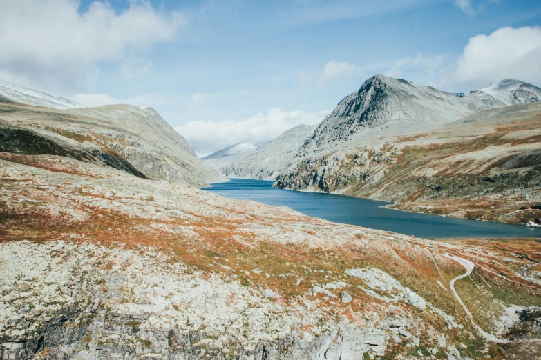 this is a view of a lake in the mountains