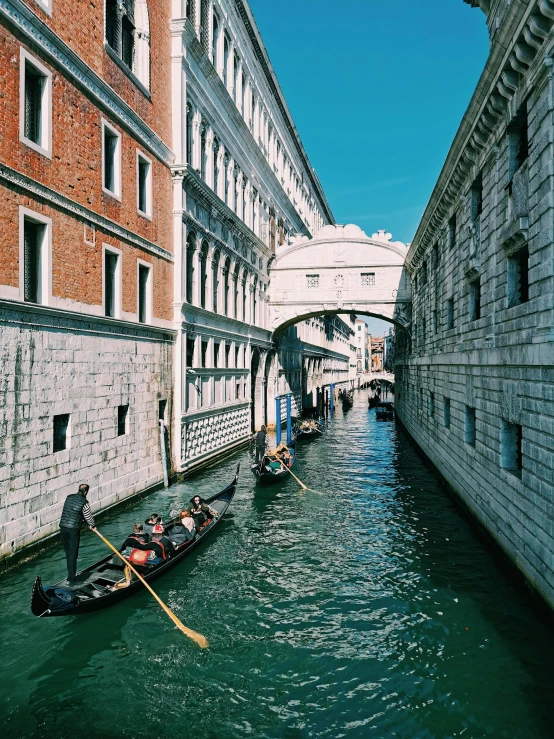 a boat moving through the water past a building