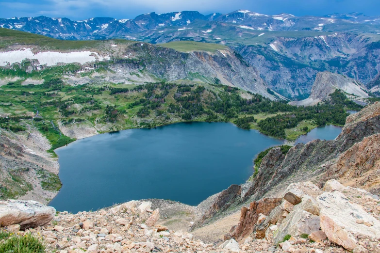 a mountain view shows the mountains surrounding a lake