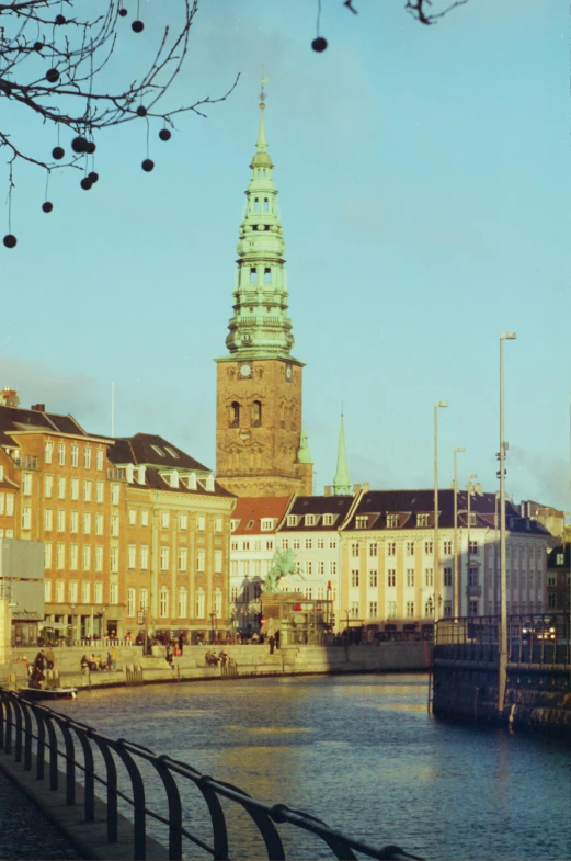 a picture of buildings next to the water