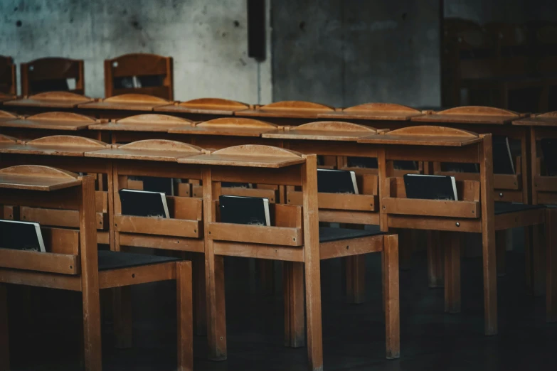 the empty tables and chairs are lined up