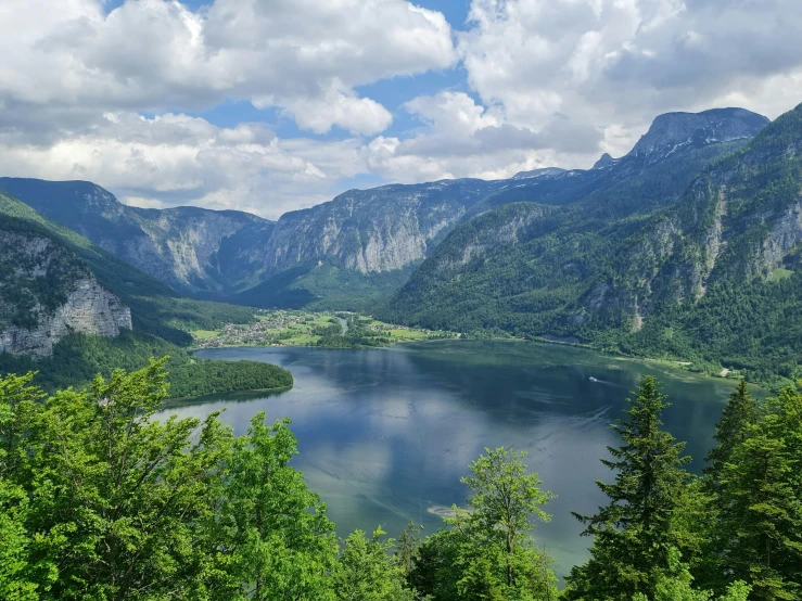 the water is surrounded by trees and mountains