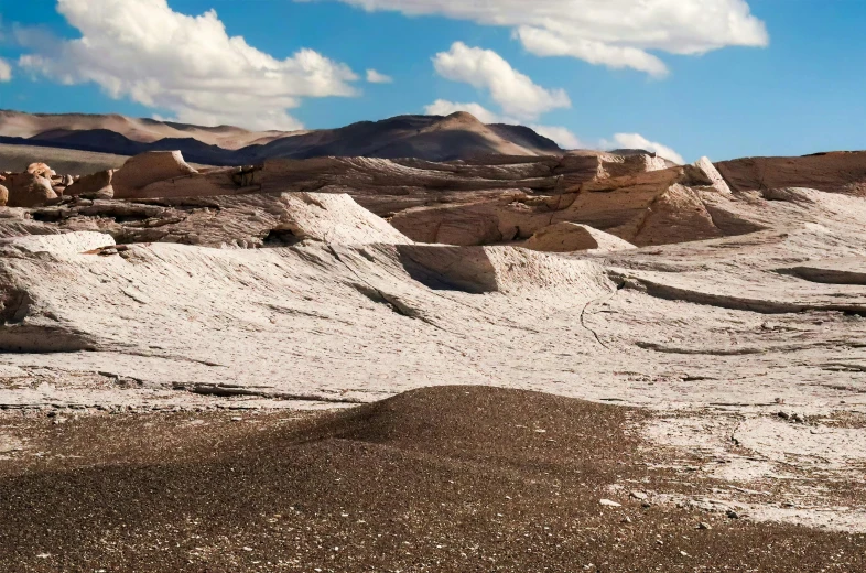 the desert has sp mountains in it