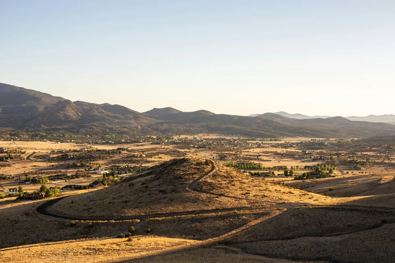 a picture of the hills and mountains near a road