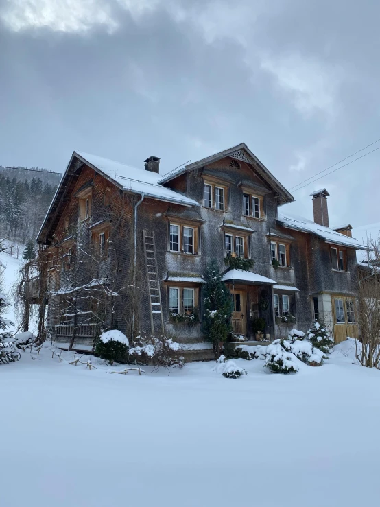 a big house that is standing in the snow