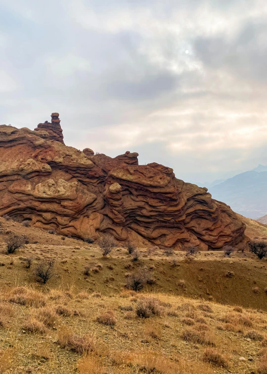 a po of a mountain in the wilderness