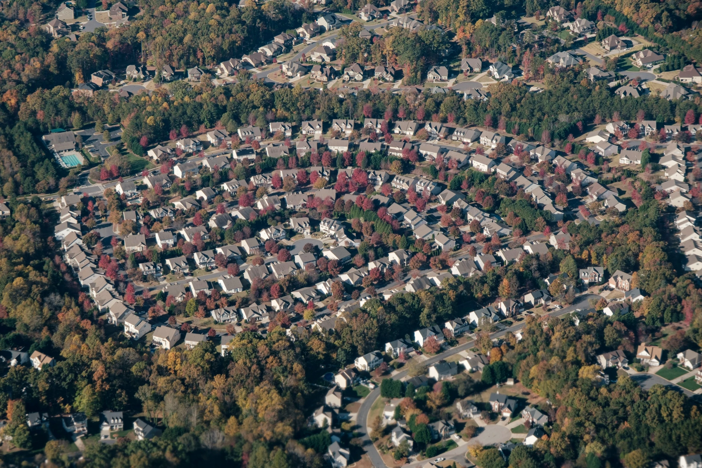 a very large residential area in the middle of an aerial view