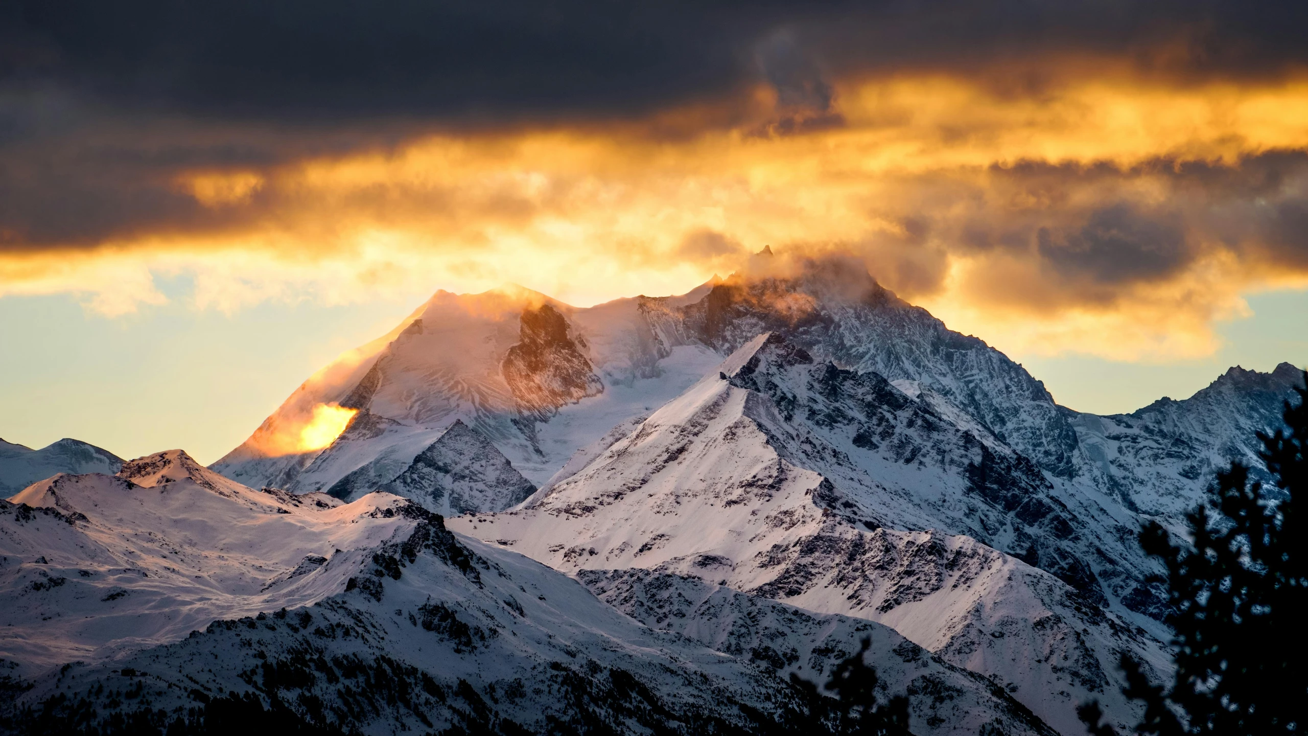 an image of the sun rising on the snowy mountains