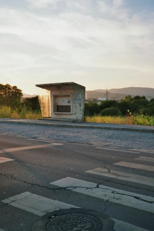 an abandoned building is on the side of a road