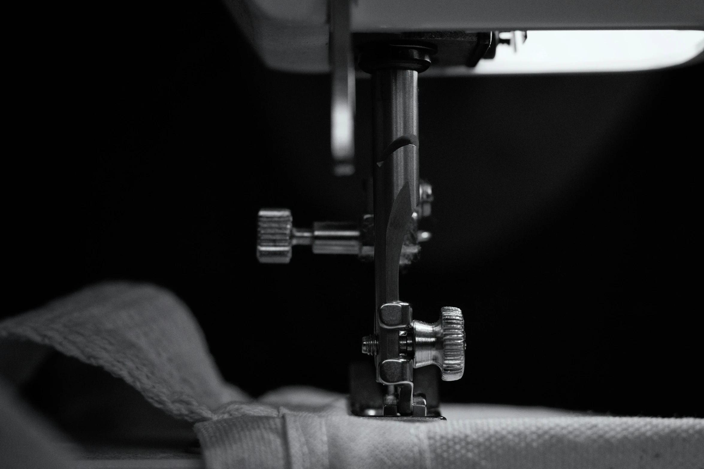 a machine stitching soing with several needles