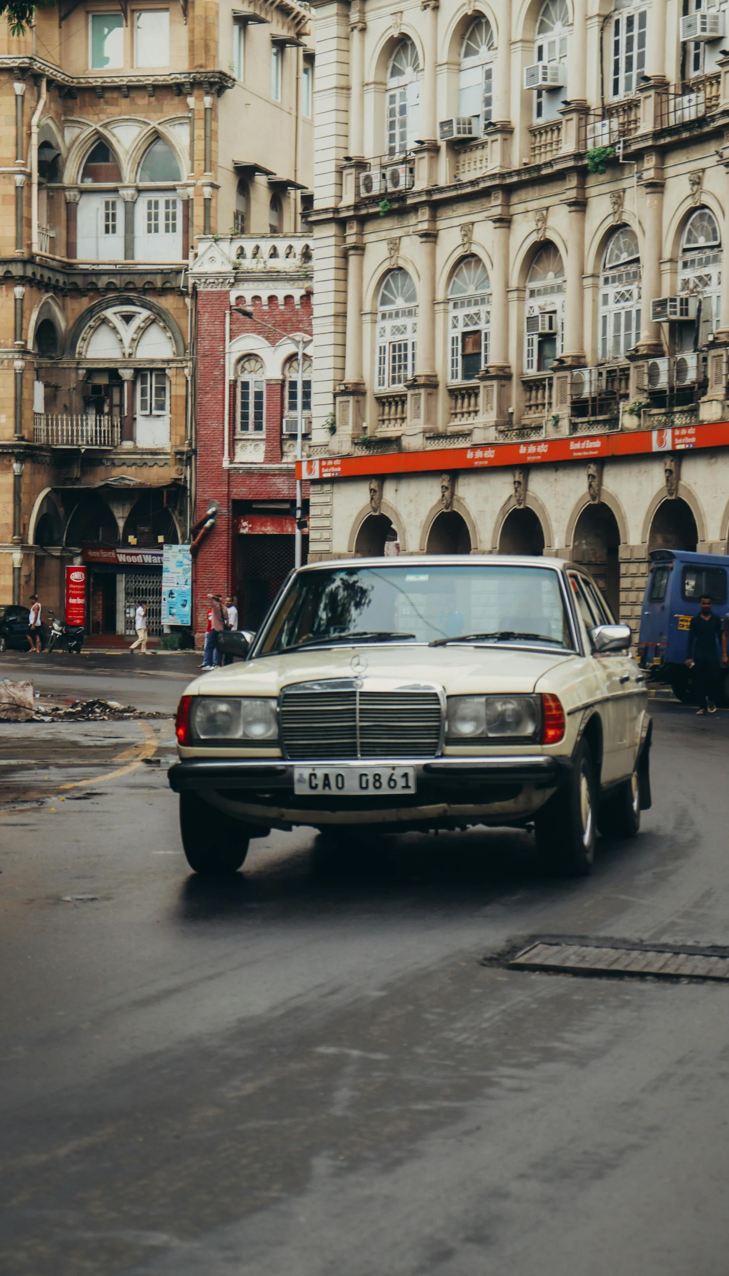 a car sits in the middle of the road on the street