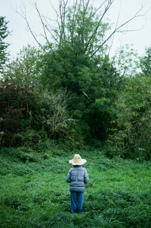 a small boy is in the middle of the field