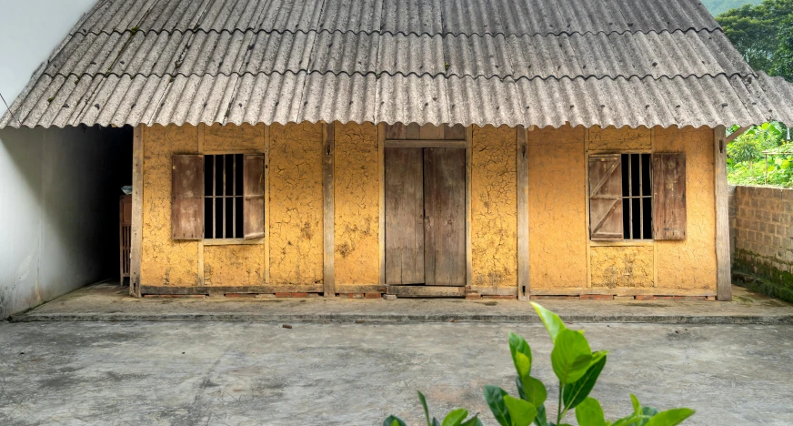 an image of a yellow house with a straw roof