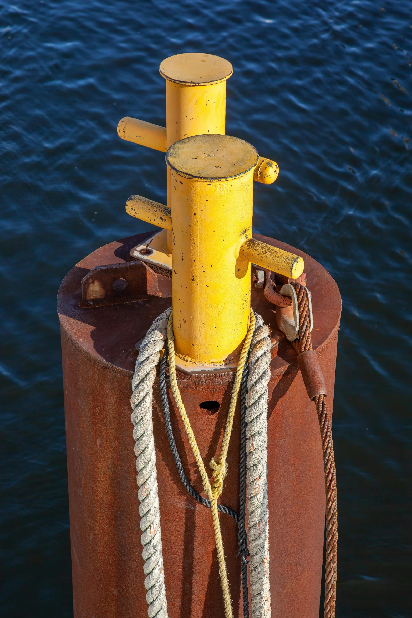 a buoy and rope are tied up to a boat