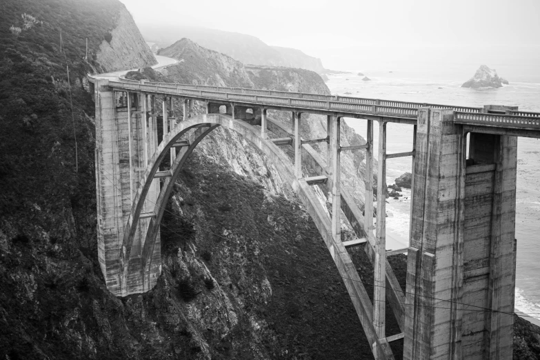 a black and white picture of the bi - pod bridge