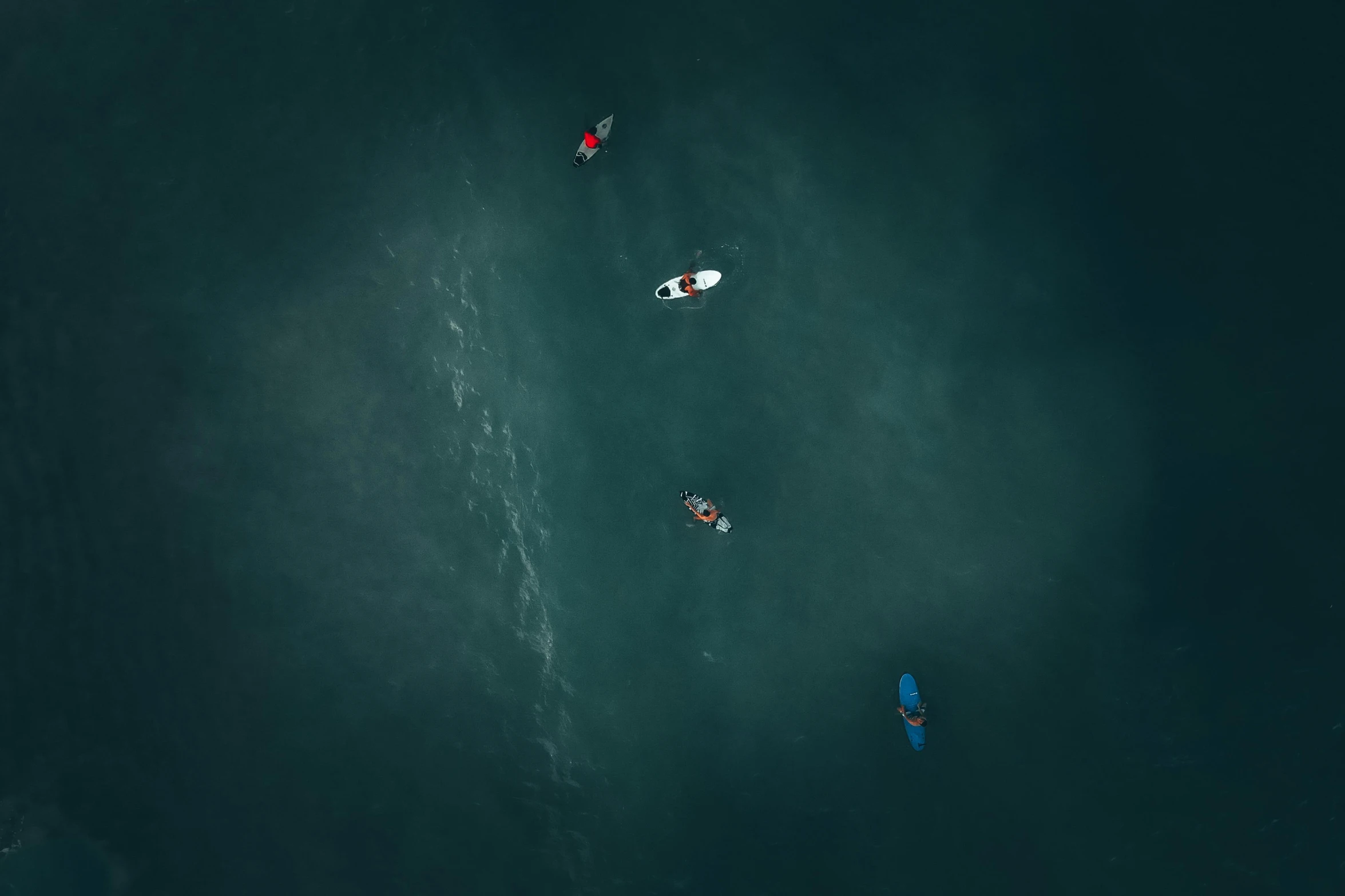 several boats are floating in clear water next to each other