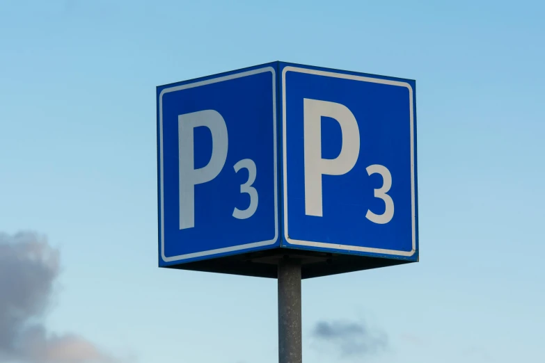 a blue sign with the letter p3 and p 3 in white