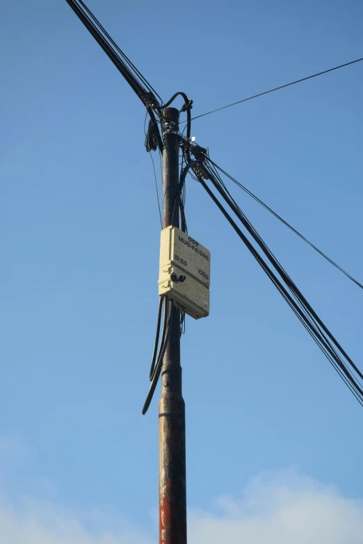 an image of an antenna on a pole