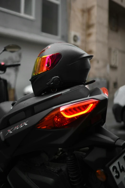there is a helmet on the motorcycle that is black