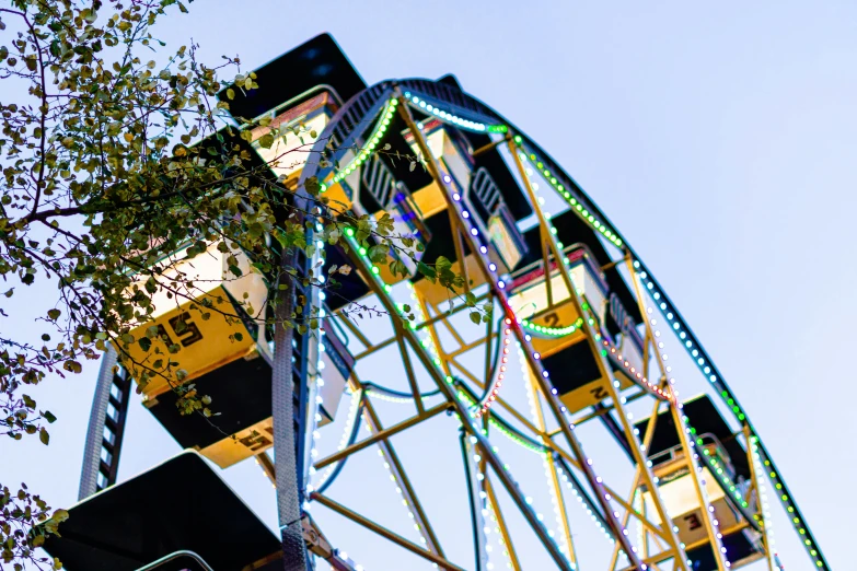 the ferris wheel sits beside a stoplight near a traffic light