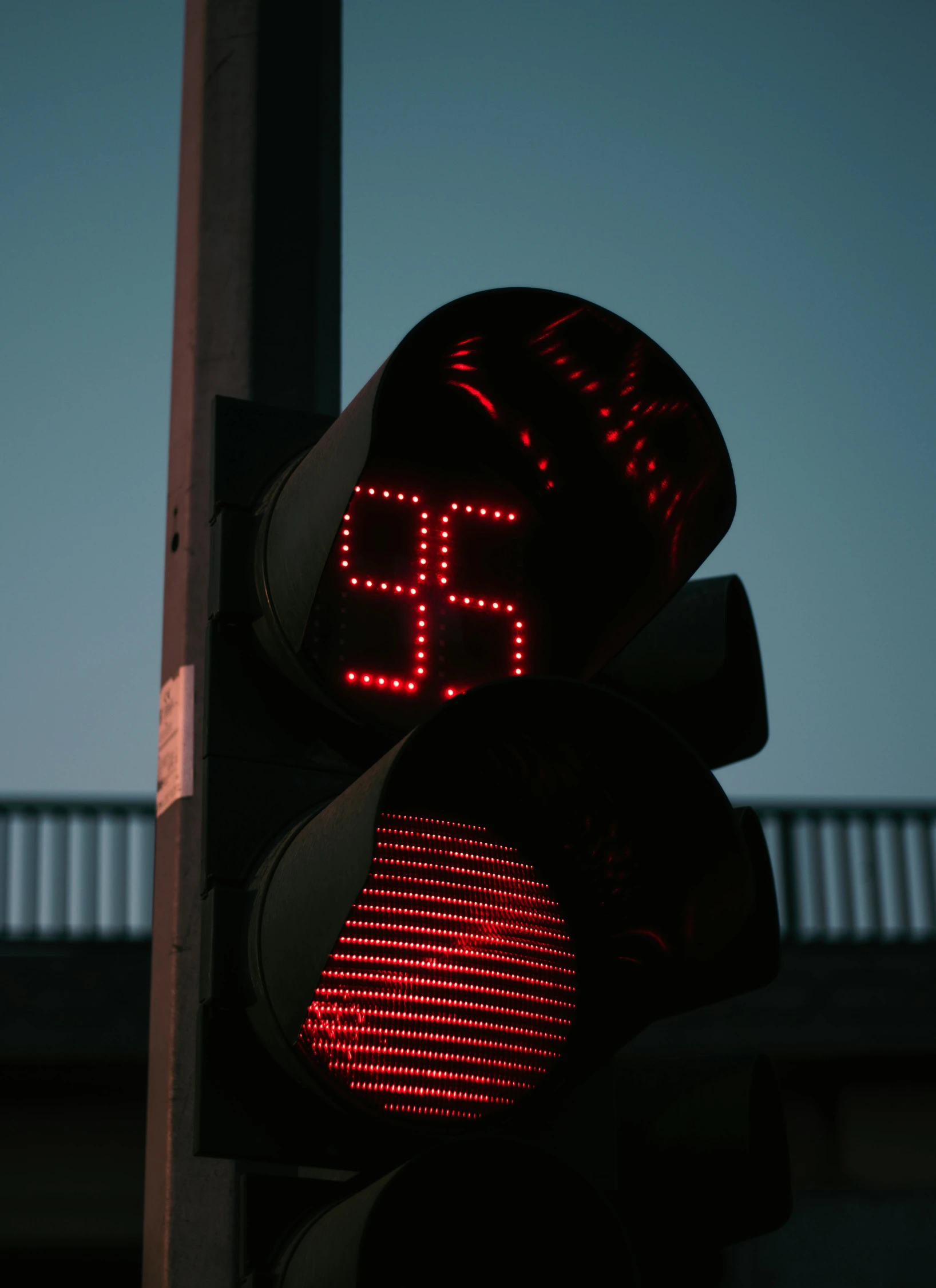 a traffic light with a pedestrian walking signal that reads 25