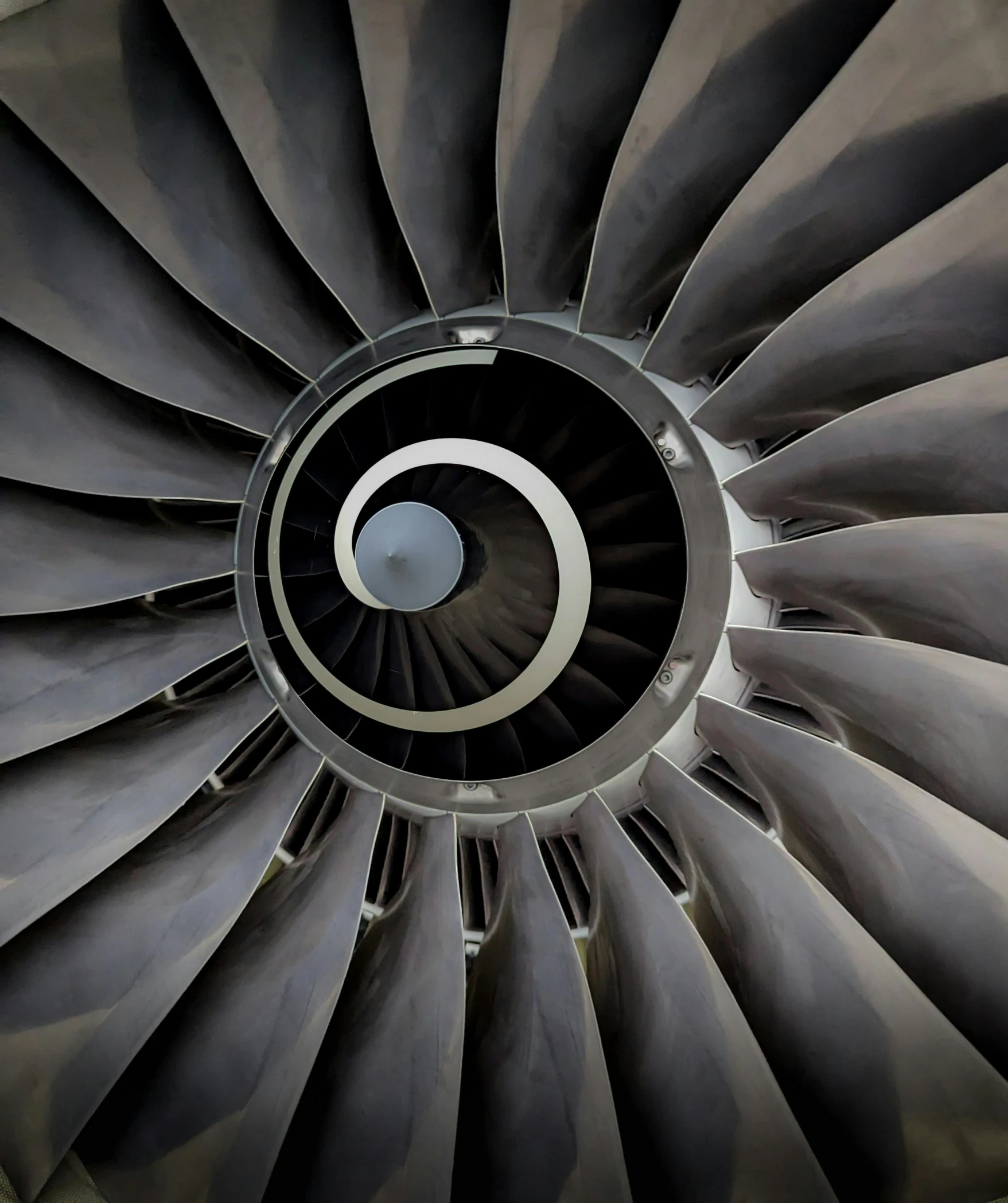 a jet engine in the middle of a circle