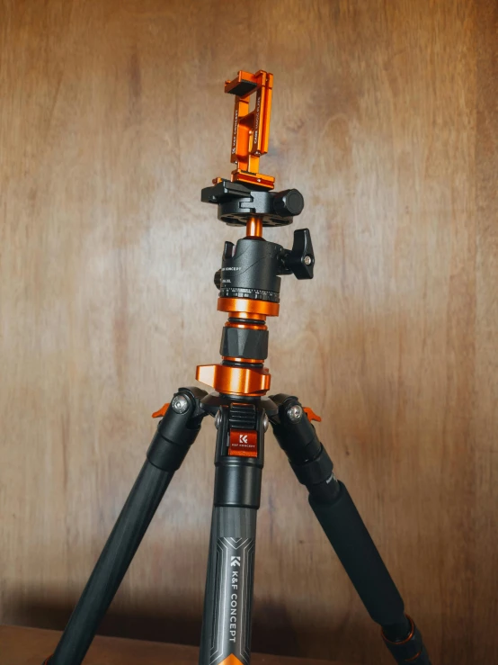 a tripod that has three different angles on it