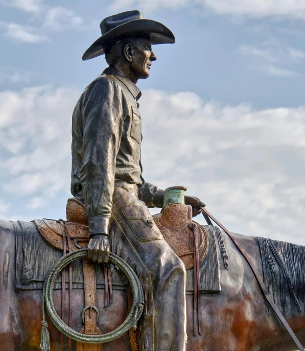 the statue is sitting on top of a large horse