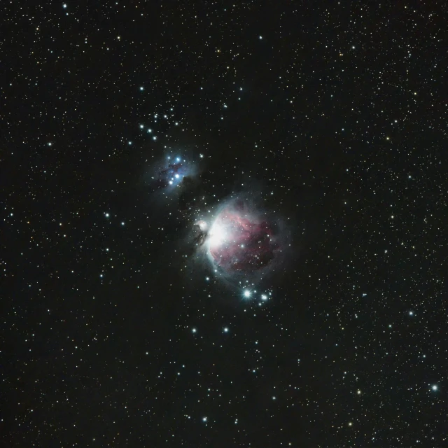 a star cluster in the middle of the sky