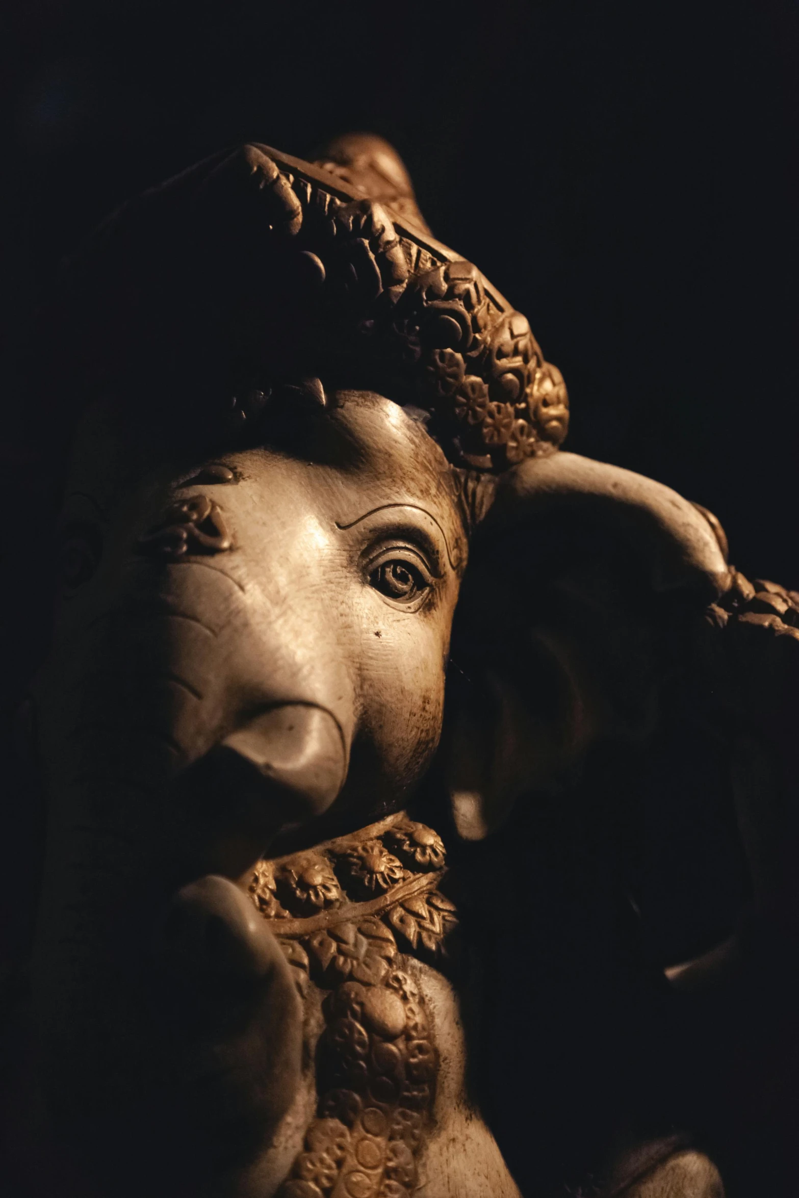 the statue is of a woman with her head on top of an elephant