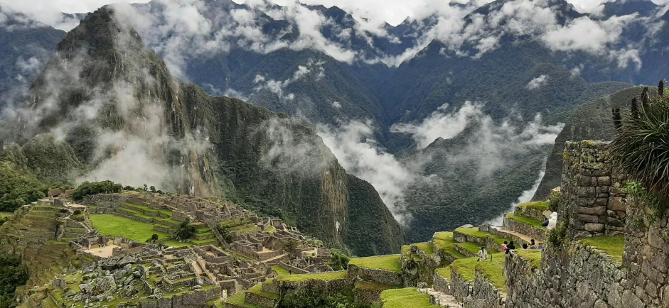 a view of the ruins and mountain range near machaca