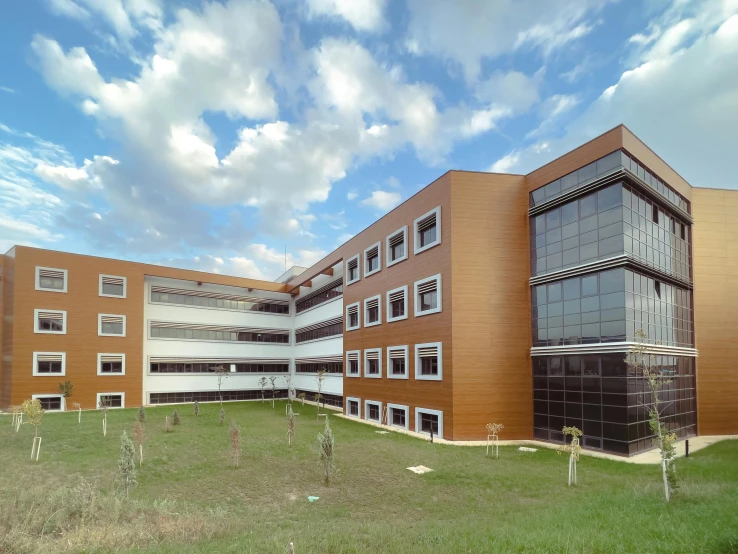 an open, three - story office building stands vacant on a cloudy day