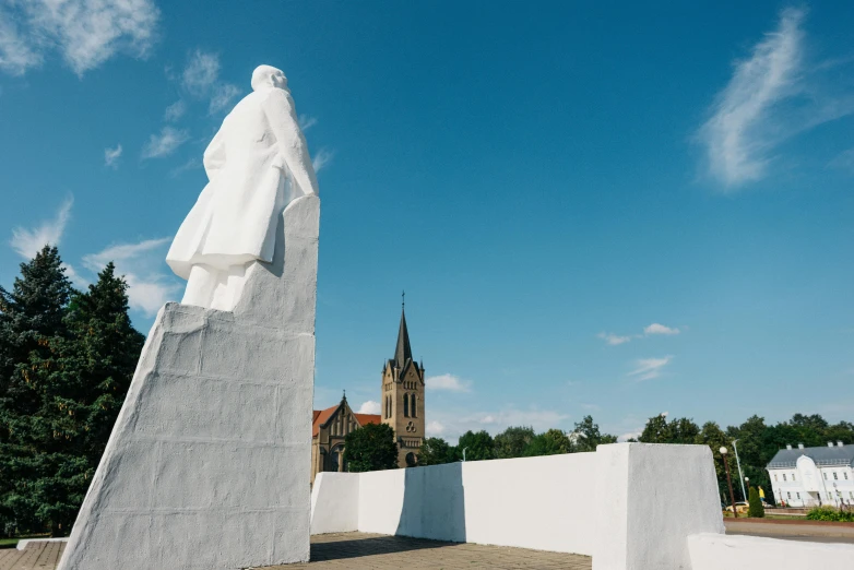 an interesting statue that looks like the motherland mother