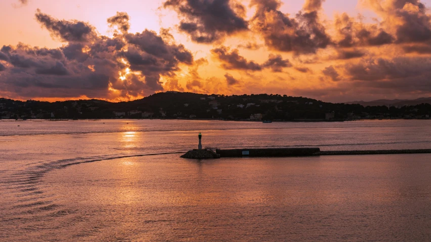 the water and shore are clear during the sun set