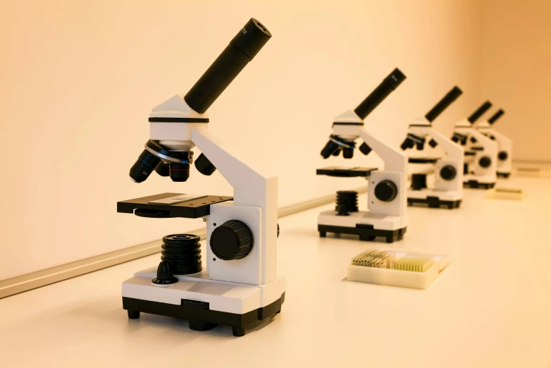a table that has several different types of microscopes