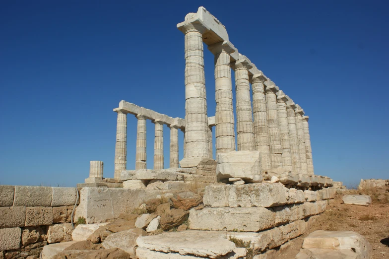 the stone ruins are sitting near the water