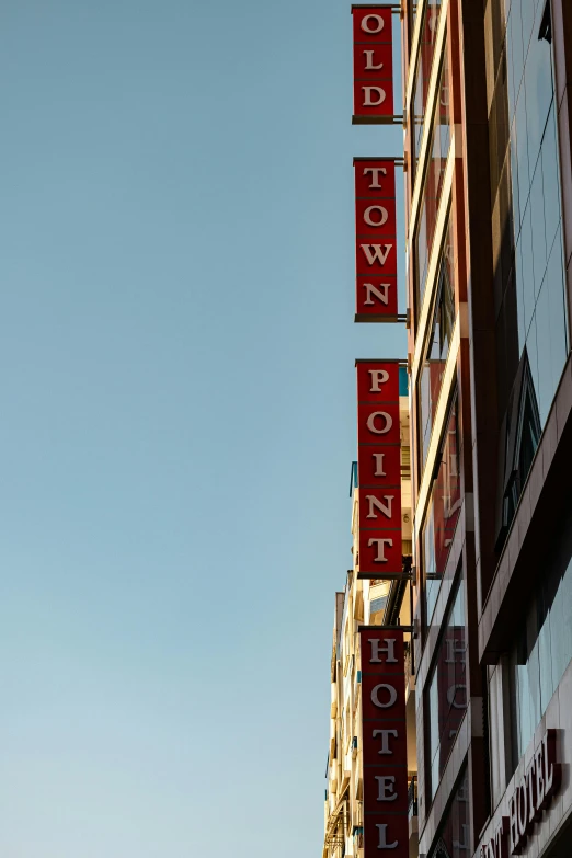 a sign showing the name and name of el gold town