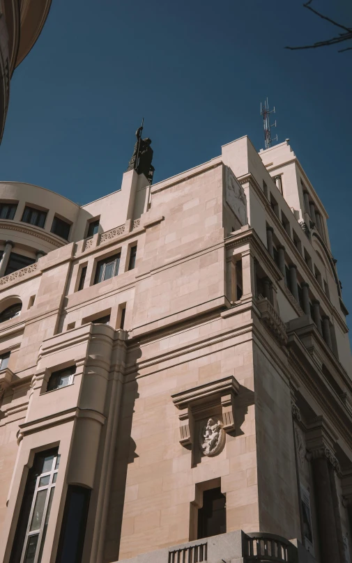 a building that has an elaborate design and window sill